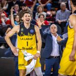 La Laguna Tenerife 'asalta' el Nou Congost (9)