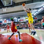 La Laguna Tenerife 'asalta' el Nou Congost (12)