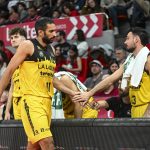 La Laguna Tenerife 'asalta' el Príncipe Felipe y cierra un marzo perfecto (12)