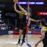 Trabajado triunfo ante un correoso Leyma Coruña (5)