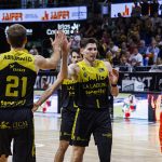 Trabajado triunfo ante un correoso Leyma Coruña (10)