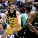 La Laguna Tenerife 'asalta' el Olímpic y se mete en semifinales (10)