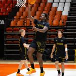 El Fundación CB Canarias 'asalta' La Fonteta (1)