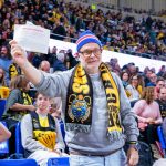 Iberia Express se vuelca con La Laguna Tenerife y su afición (2)