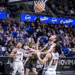 Remontada épica para auparse invicto al liderato del Top 16 (6)