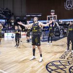 Remontada épica para auparse invicto al liderato del Top 16 (15)