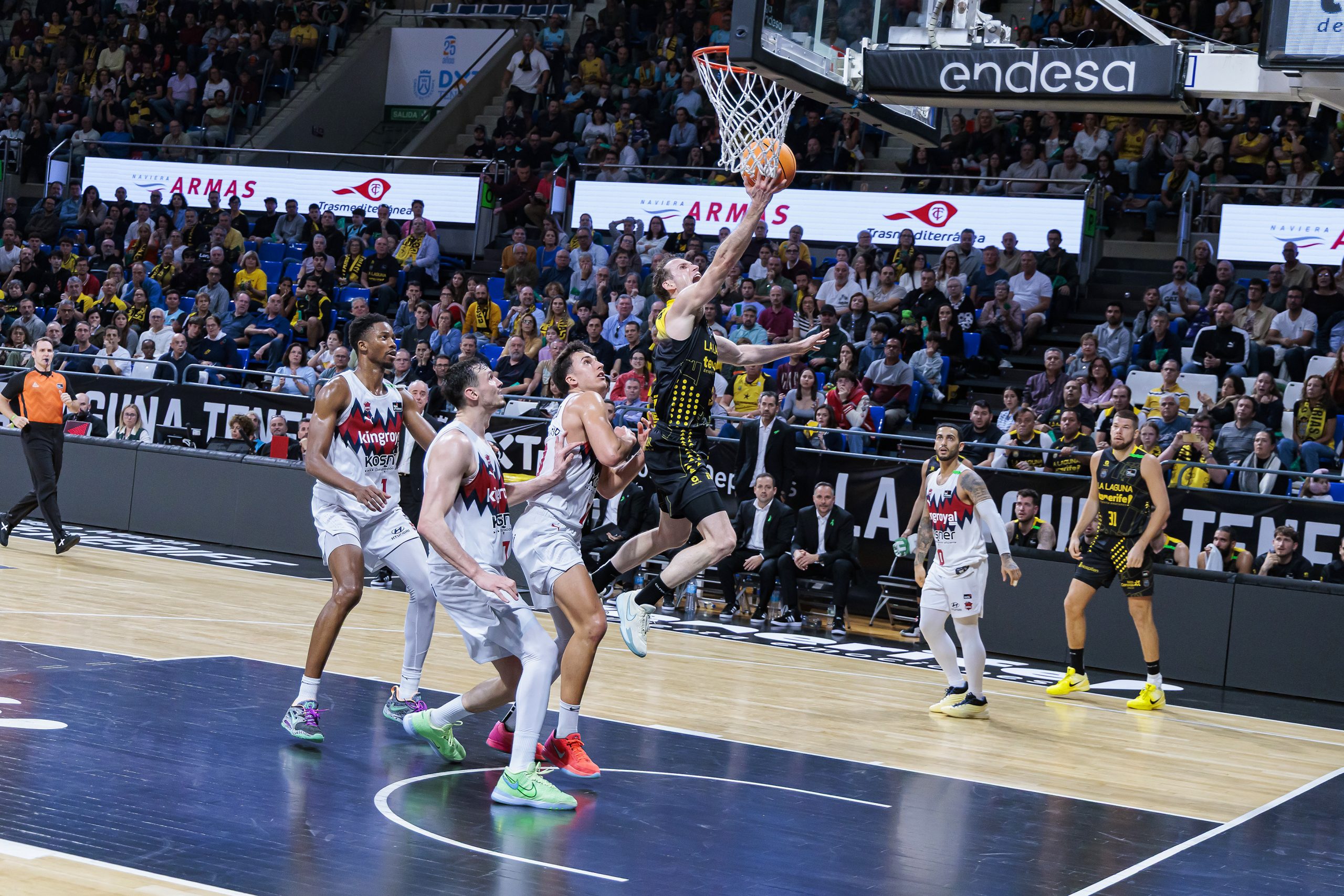 La Laguna Tenerife tumba al Baskonia y festeja su undécima alegría liguera