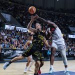 La Laguna Tenerife tumba al Baskonia y festeja su undécima alegría liguera (14)