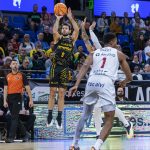 La Laguna Tenerife tumba al Baskonia y festeja su undécima alegría liguera (6)