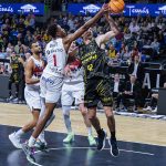 La Laguna Tenerife tumba al Baskonia y festeja su undécima alegría liguera (10)