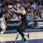 La Laguna Tenerife tumba al Baskonia y festeja su undécima alegría liguera (12)