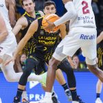 La Laguna Tenerife tumba al Baskonia y festeja su undécima alegría liguera (16)