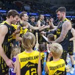 La Laguna Tenerife tumba al Baskonia y festeja su undécima alegría liguera (18)