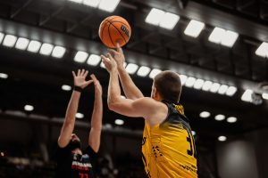 Trabajada victoria en Praga para festejar la tercera alegría en el Top 16 (3)