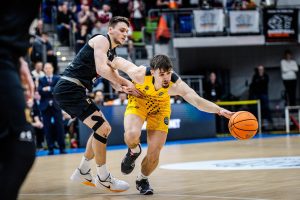 Trabajada victoria en Praga para festejar la tercera alegría en el Top 16 (6)