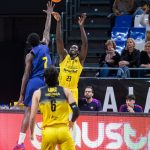 El Fundación CB Canarias cae con honor ante el invicto Barça (8)