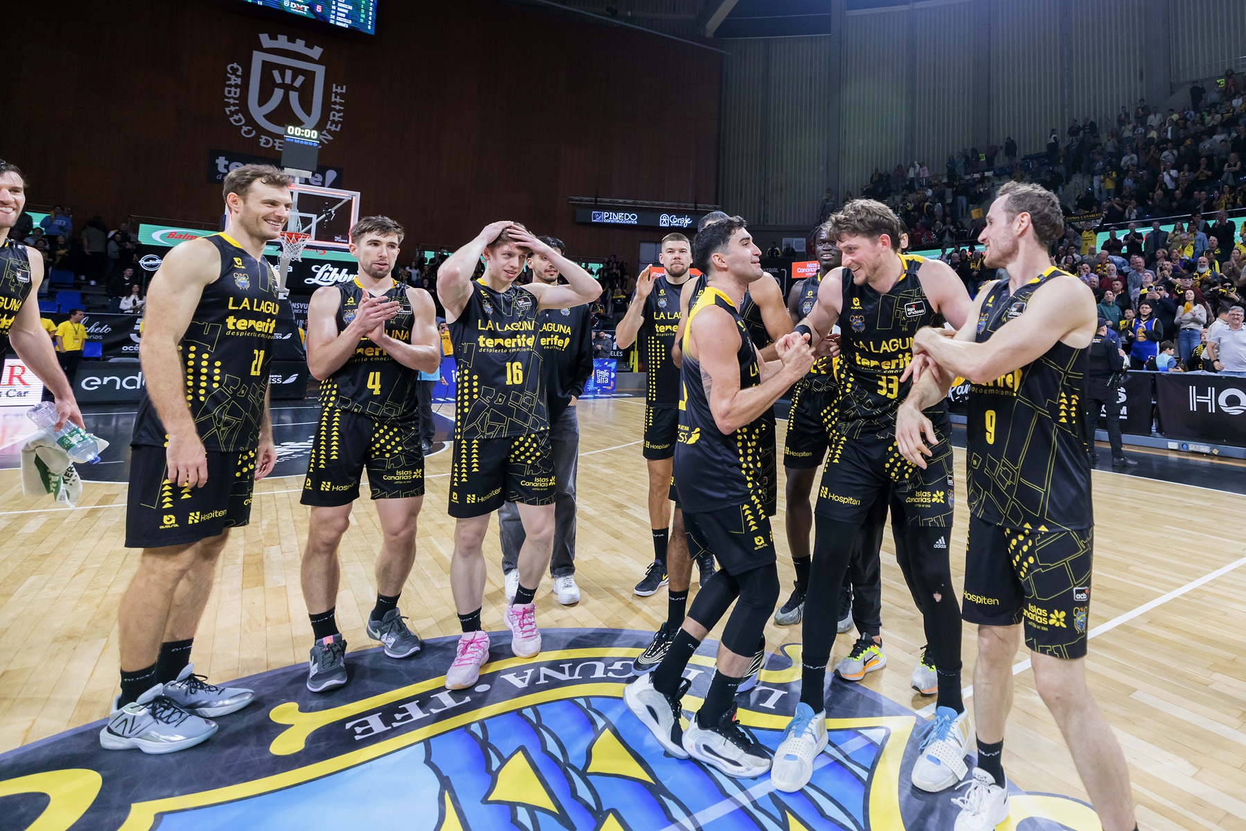 Ir a la noticia Noche mágica en el Santiago Martín