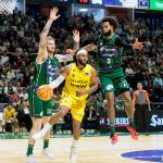 La Laguna Tenerife 'asalta' el Carpena con una exhibición coral (18)