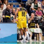 La Laguna Tenerife 'asalta' el Carpena con una exhibición coral (22)