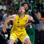 La Laguna Tenerife 'asalta' el Carpena con una exhibición coral (20)