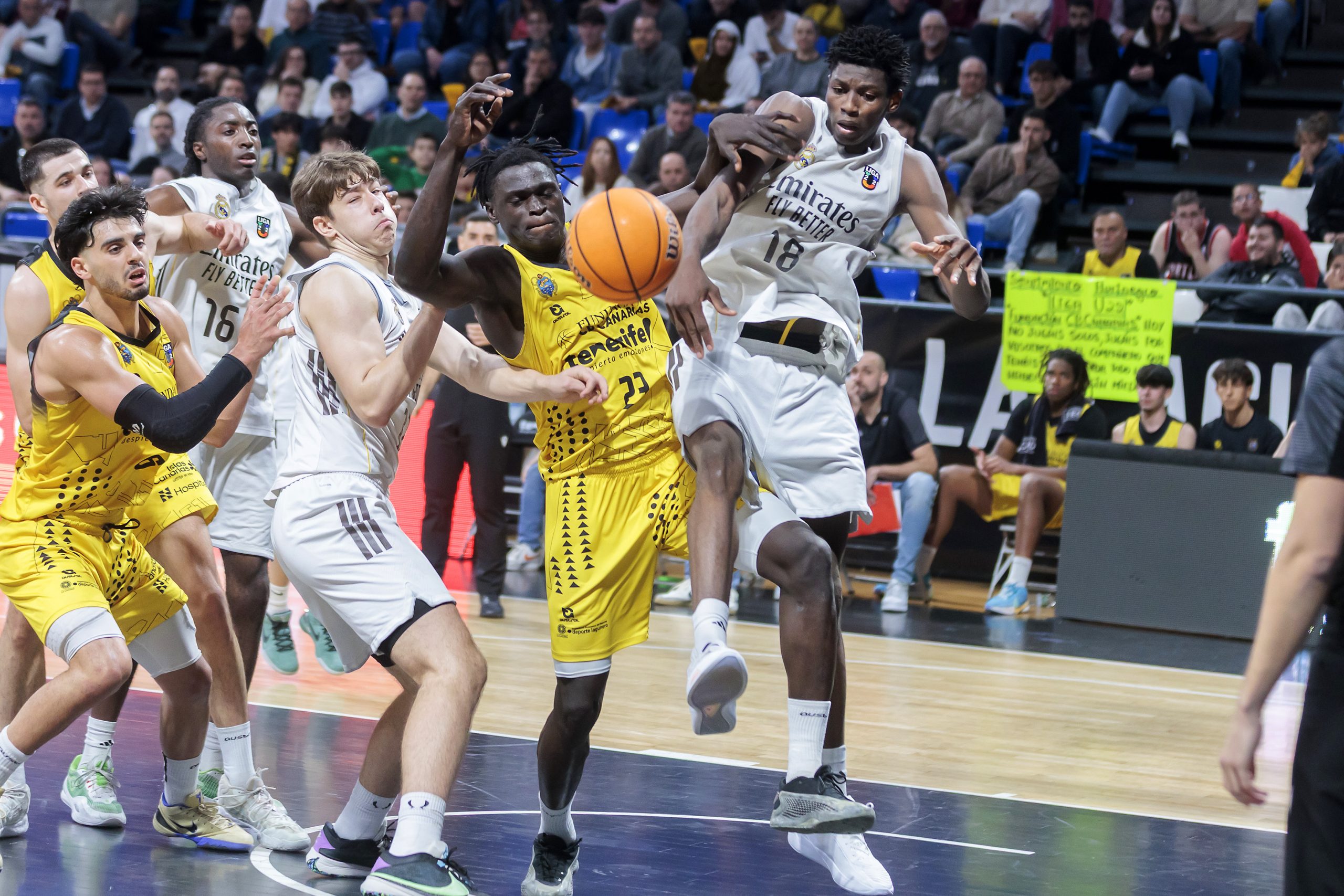 Ir a la noticia El filial cae con la cabeza alta