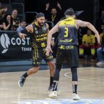 Otra exhibición colectiva para festejar la 15ª alegría liguera (10)