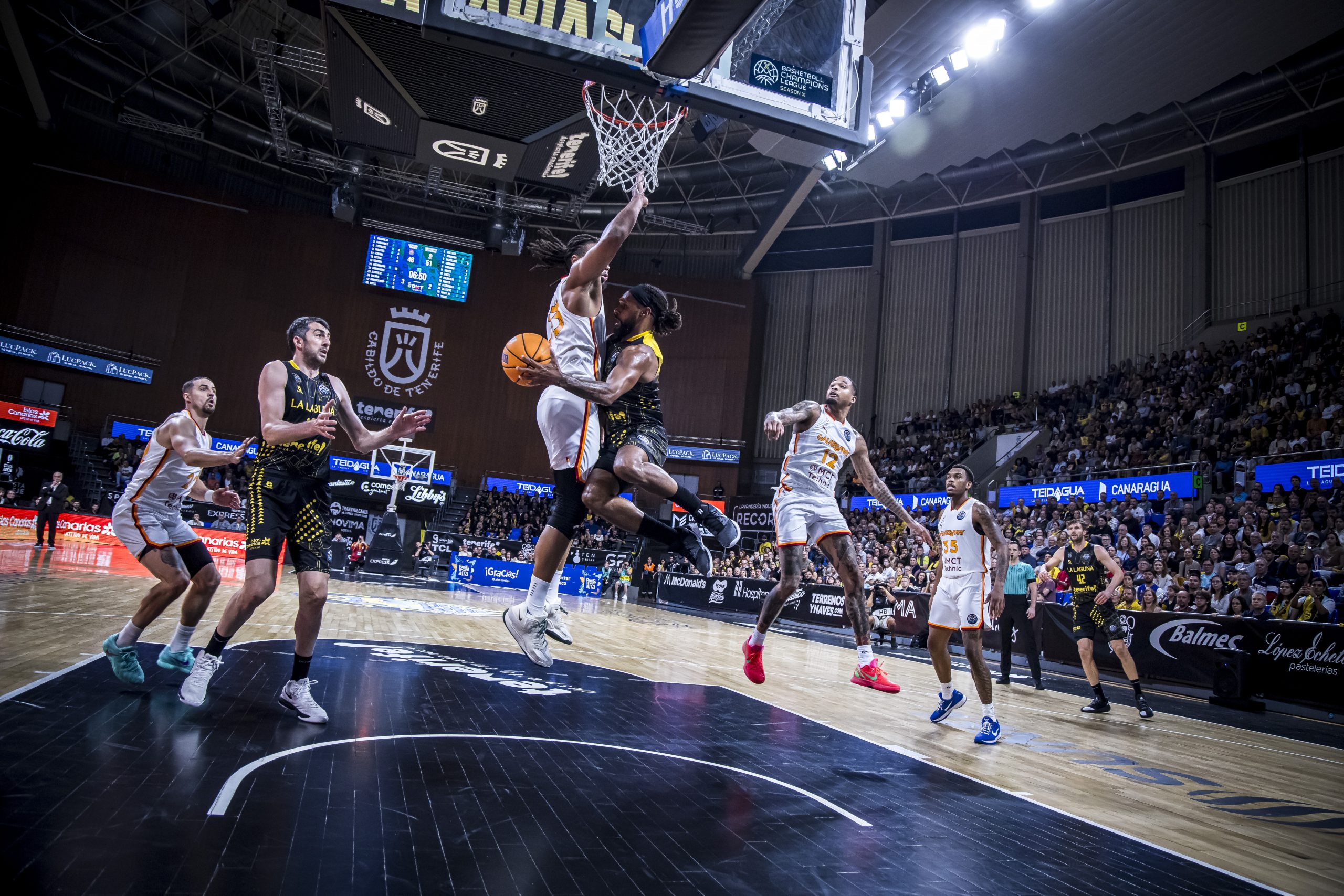 Noticia La Laguna Tenerife 'golpea' primero