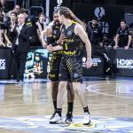 La Laguna Tenerife 'golpea' primero (10)