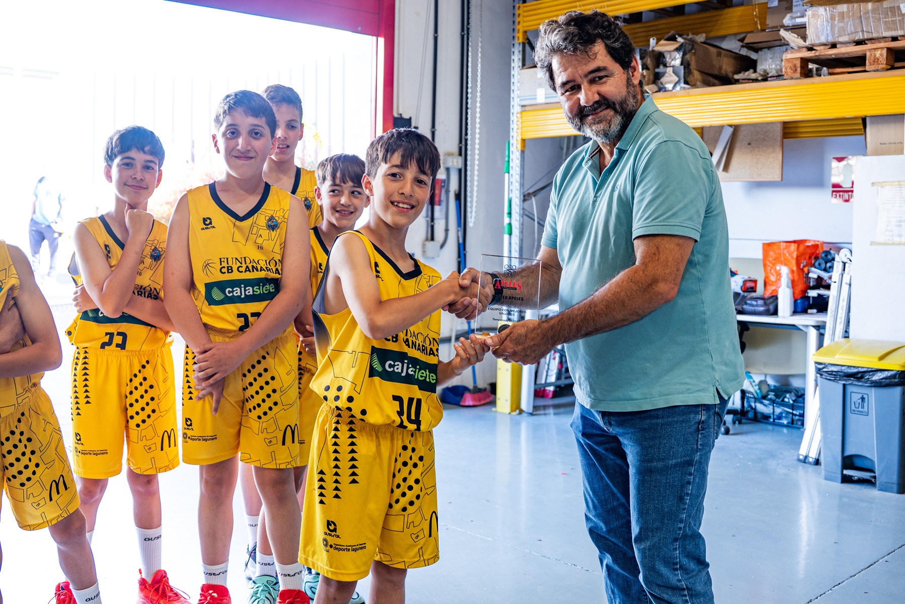 Limpiezas Apeles reconoce al premini del Cajasiete Fundación CB Canarias