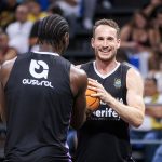 Afición y equipo se funden en una tarde especial (1)