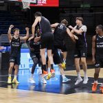 Afición y equipo se funden en una tarde especial (3)