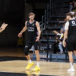Afición y equipo se funden en una tarde especial (4)