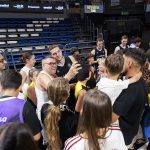 Afición y equipo se funden en una tarde especial (12)