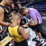 Afición y equipo se funden en una tarde especial (13)