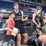 Afición y equipo se funden en una tarde especial (17)