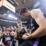 Afición y equipo se funden en una tarde especial (18)