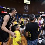 Afición y equipo se funden en una tarde especial (20)