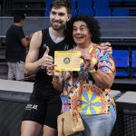 Afición y equipo se funden en una tarde especial (24)