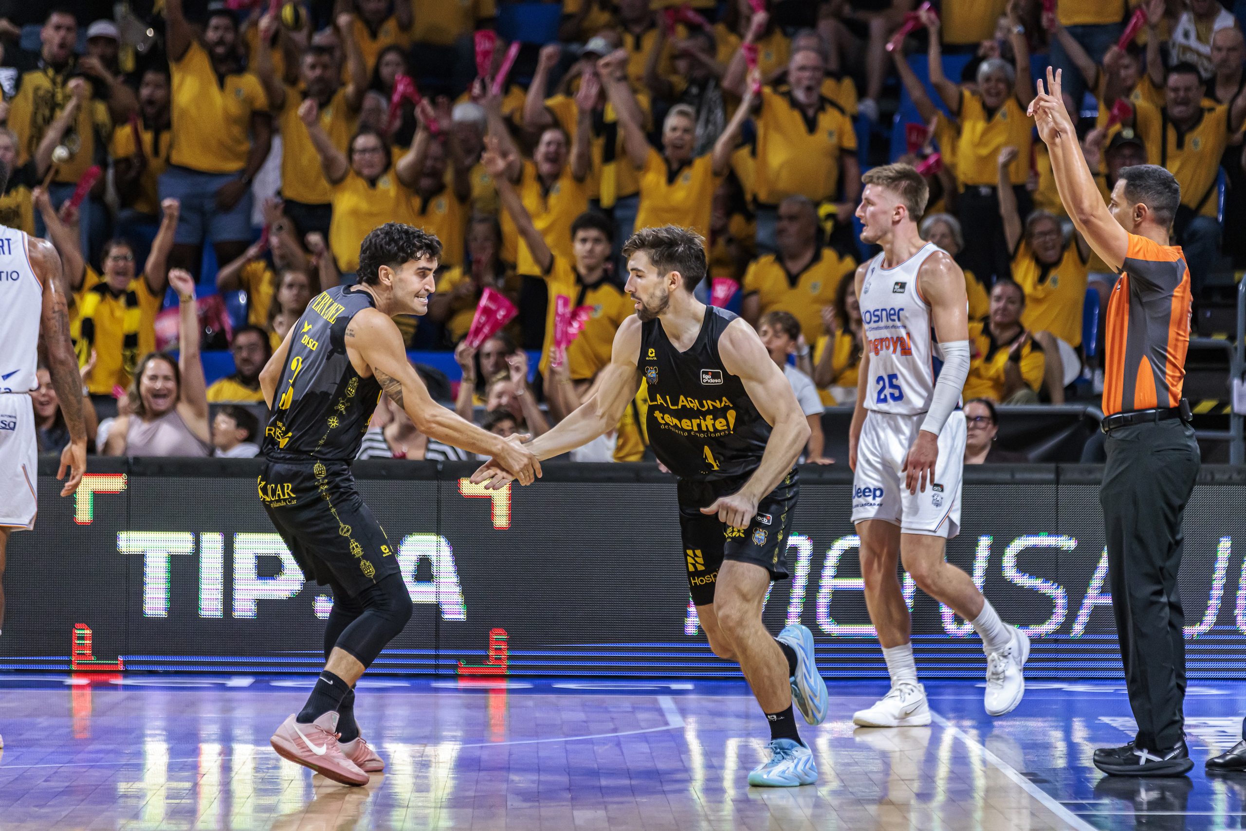 Noticia La Laguna Tenerife 'tumba' al líder Baskonia con un gran último cuarto