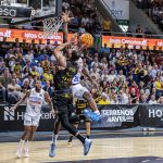 La Laguna Tenerife 'tumba' al líder Baskonia con un gran último cuarto (12)