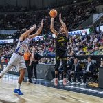 La Laguna Tenerife 'tumba' al líder Baskonia con un gran último cuarto (16)