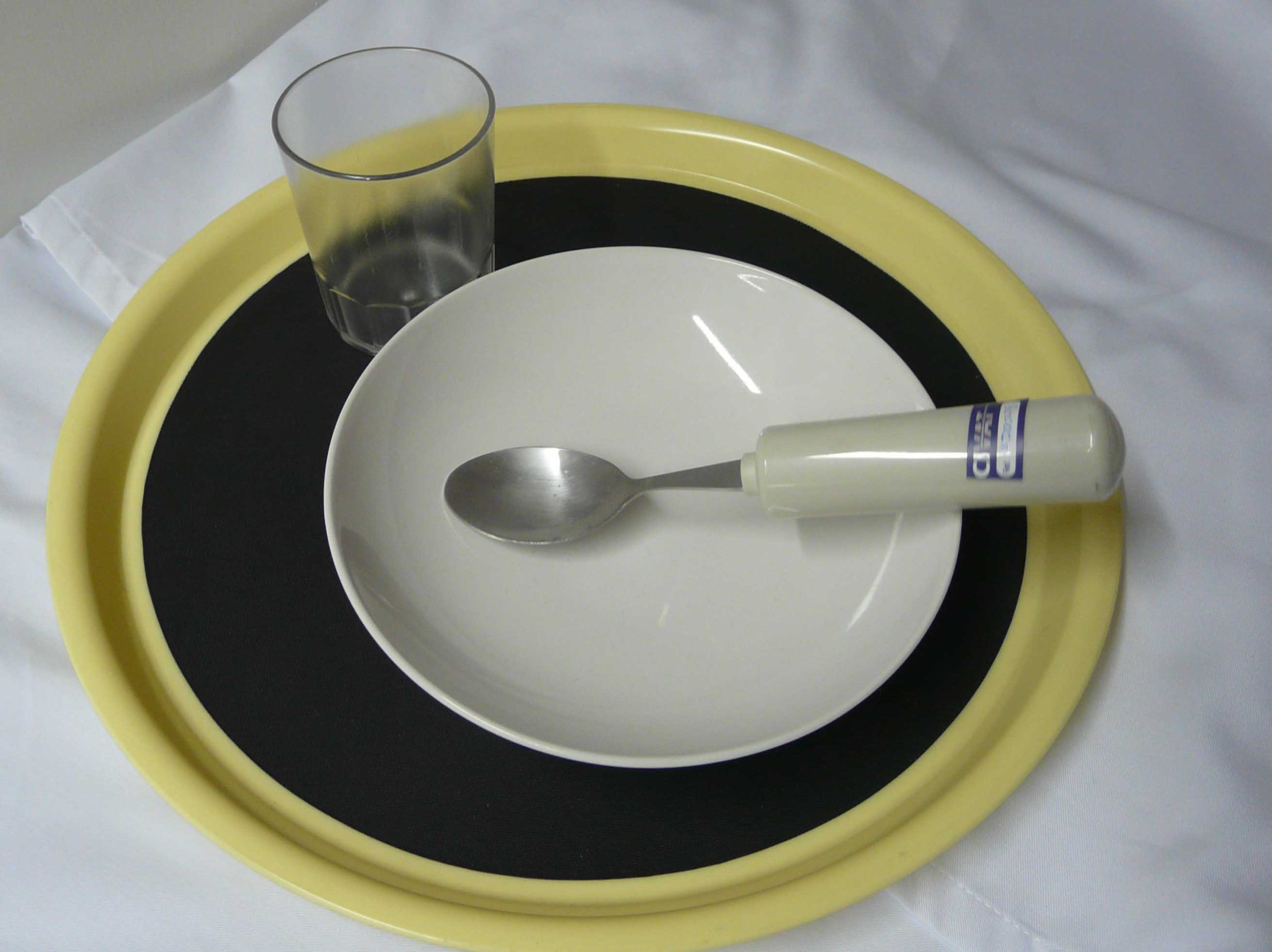 Bandeja antideslizante amarilla