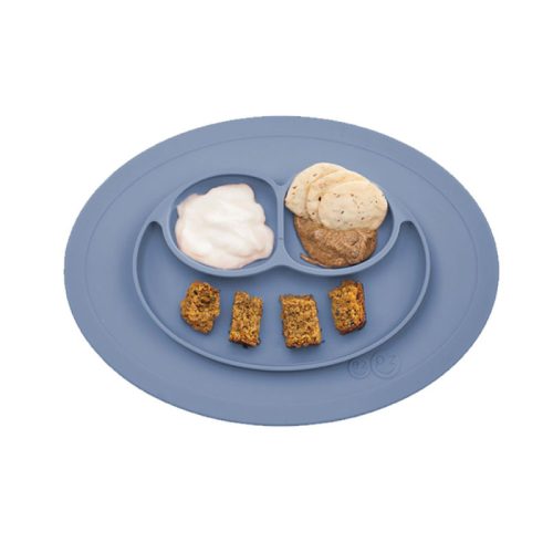 Plato con tres compartimentos en forma de cara azul