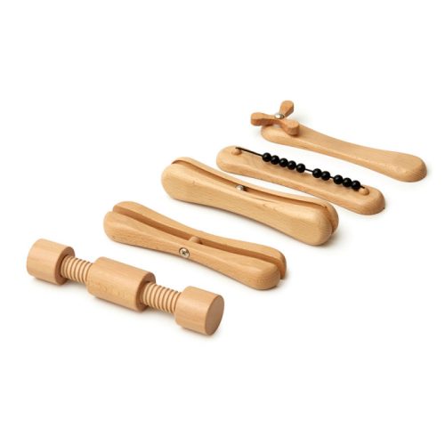 5 dispositivos de madera con diferentes partes movibles