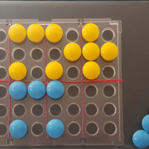 tabla con mosaicos de colores