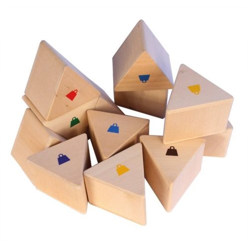 Prismas de madera con pesos diversos