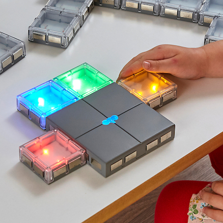 Baldosas luminosas conectables.