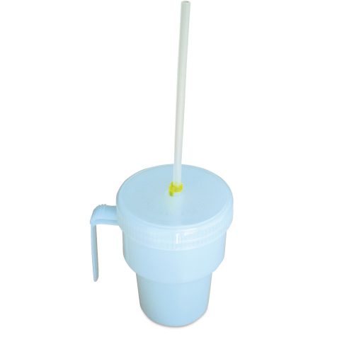 Taza con agarre, tapa y pajita