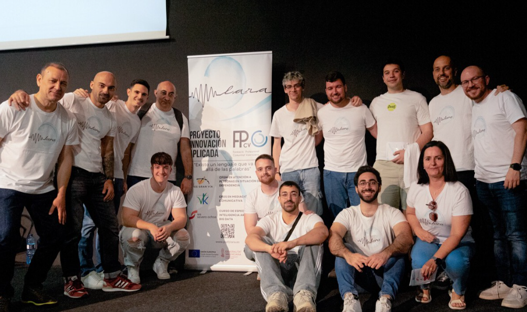 Integrantes del proyecto LARA en su presentación.