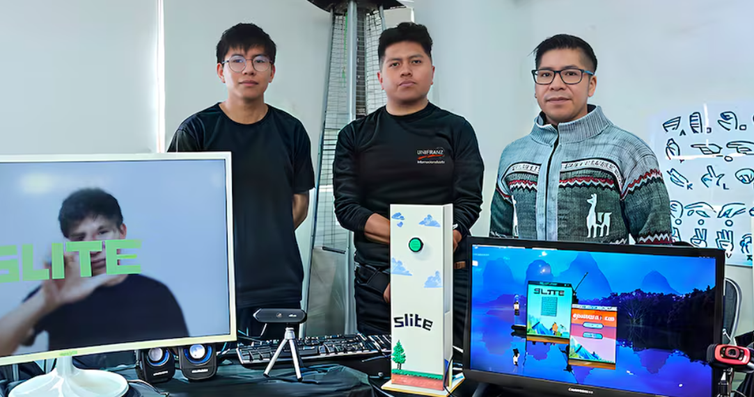 De izquierda a derecha, Jean Franco Choque, Raúl Pacajes y José Veladre, los creadores de "Slite"